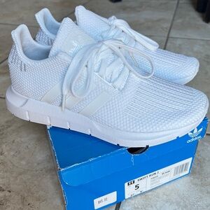 Adidas Kids Swift Run Sneakers - White